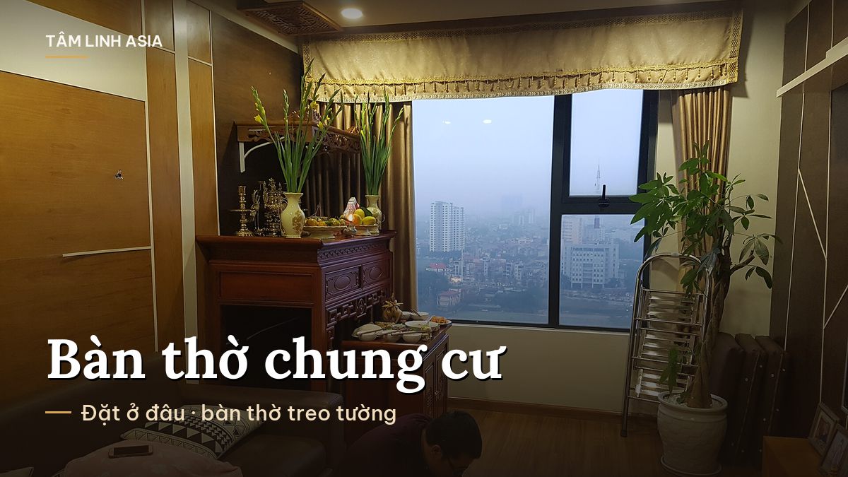 Bàn thờ gia tiên đặt cạnh cửa sổ trong một căn hộ chung cư