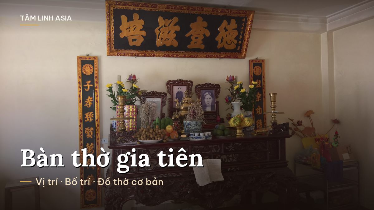 Bàn thờ gia tiên trong nhà ở Việt Nam với di ảnh, hoành phi, câu đối và hoa quả