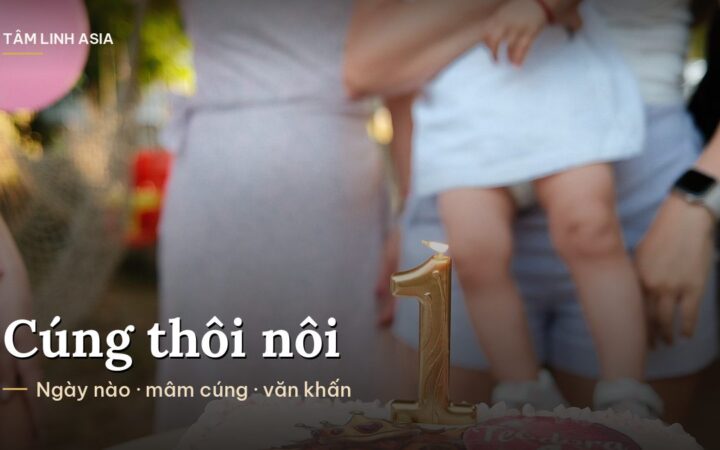 Em bé bên chiếc bánh sinh nhật cắm nến số 1