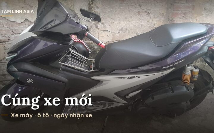 Chiếc xe tay ga mới đỗ sát bức tường