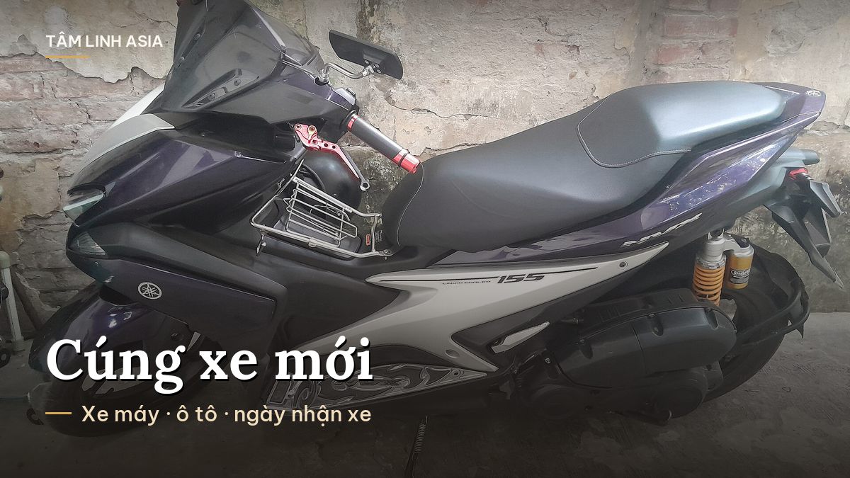 Chiếc xe tay ga mới đỗ sát bức tường