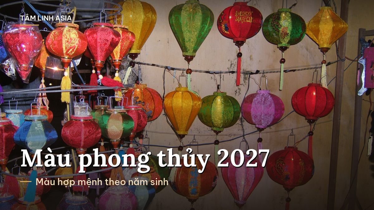 Đèn lồng nhiều màu treo ở một cửa hàng tại Hội An