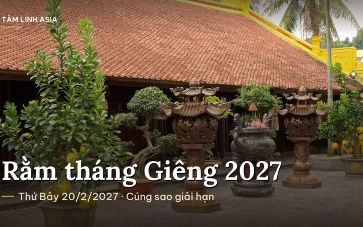 Sân chùa Trấn Quốc với lư hương và cây cảnh