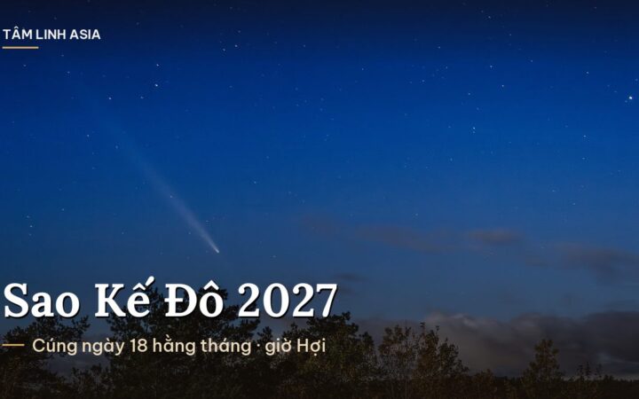 Sao chổi kéo đuôi mờ trên bầu trời lúc chạng vạng