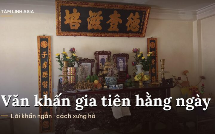 Bàn thờ gia tiên có hoành phi, câu đối và ảnh thờ trong nhà